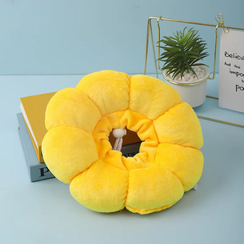 Colar Elizabetano em formato de flor girassol para gatos, material acolchoado
